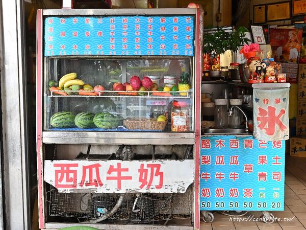 ▲▼台中隱藏版古早味剉冰店「三嫂木瓜牛奶」,三種冰、芒果青剉冰只要30元。(圖/部落客糖糖提供)