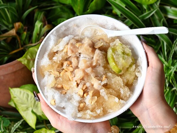 ▲▼台中隱藏版古早味剉冰店「三嫂木瓜牛奶」,三種冰、芒果青剉冰只要30元。(圖/部落客糖糖提供)