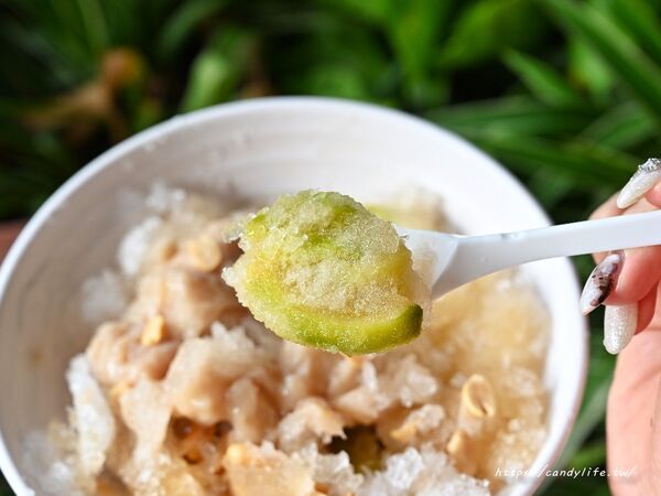 ▲▼台中隱藏版古早味剉冰店「三嫂木瓜牛奶」,三種冰、芒果青剉冰只要30元。(圖/部落客糖糖提供)