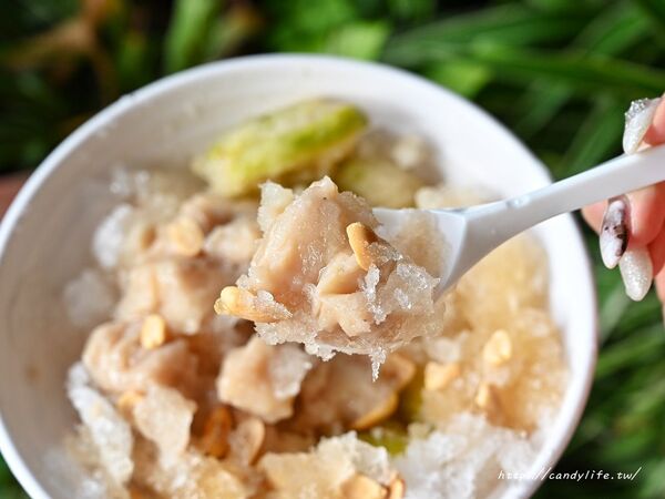 ▲▼台中隱藏版古早味剉冰店「三嫂木瓜牛奶」,三種冰、芒果青剉冰只要30元。(圖/部落客糖糖提供)