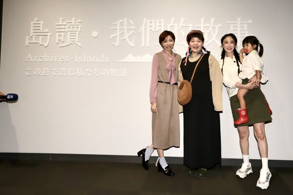 ▲王瞳、宮美樂出席「國家檔案館」參與導覽活動。(圖/民視提供)