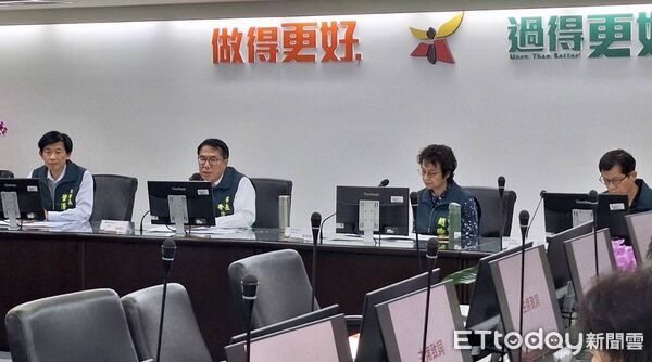 ▲台南市府召開鳳凰颱風防颱整備會議,黃偉哲要求各單位全面戒備。(記者林東良翻攝,下同)