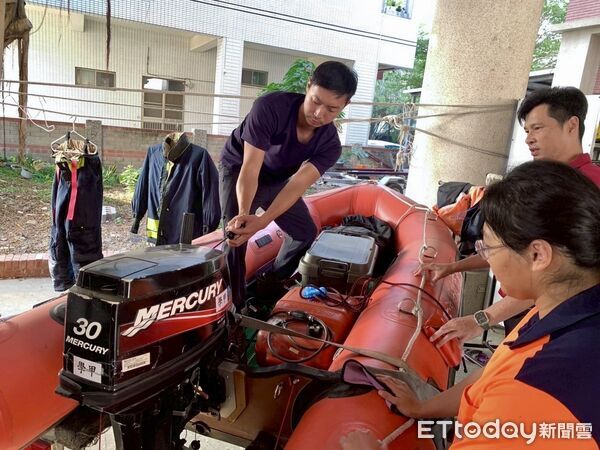 ▲台南市府召開鳳凰颱風防颱整備會議,黃偉哲要求各單位全面戒備。(記者林東良翻攝,下同)