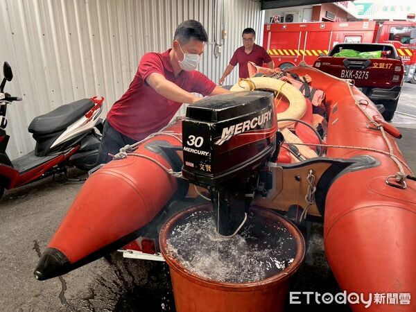 ▲台南市府召開鳳凰颱風防颱整備會議,黃偉哲要求各單位全面戒備。(記者林東良翻攝,下同)