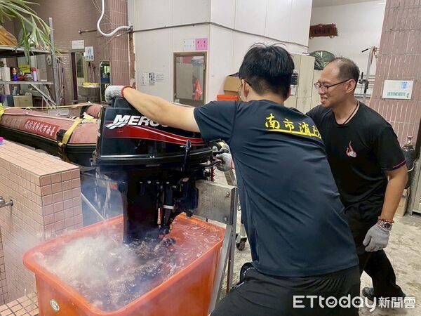 ▲台南市府召開鳳凰颱風防颱整備會議,黃偉哲要求各單位全面戒備。(記者林東良翻攝,下同)