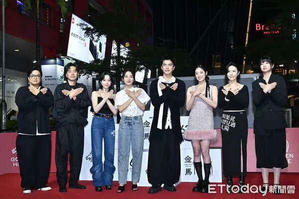 ▲▼《如果我不曾見過太陽:第1-2集》星光舞台活動,左起導演簡奇峯、蔣繼正、程予希、李沐、曾敬驊、江齊、製作人麻怡婷、編劇林欣慧。(圖/記者李毓康攝)