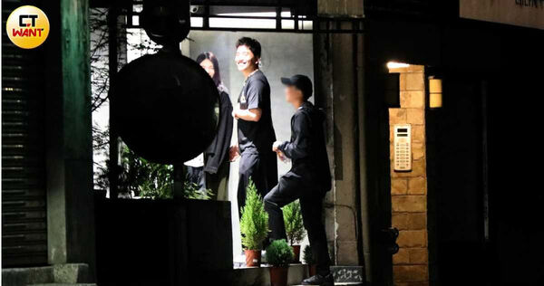 獨家/一放假就找柯震東嗑高級日料 王大陸福態會好友「菸抽到飽」