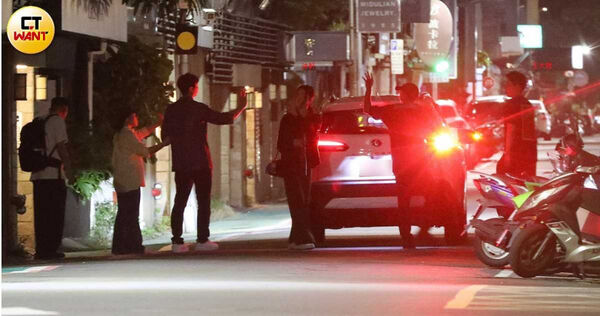 獨家/一放假就找柯震東嗑高級日料 王大陸福態會好友「菸抽到飽」