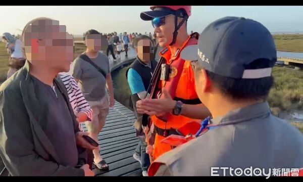 ▲▼中颱鳳凰陸警未消除,海巡署表示,觀浪恐最高挨罰25萬。(圖/海巡署提供,下同)