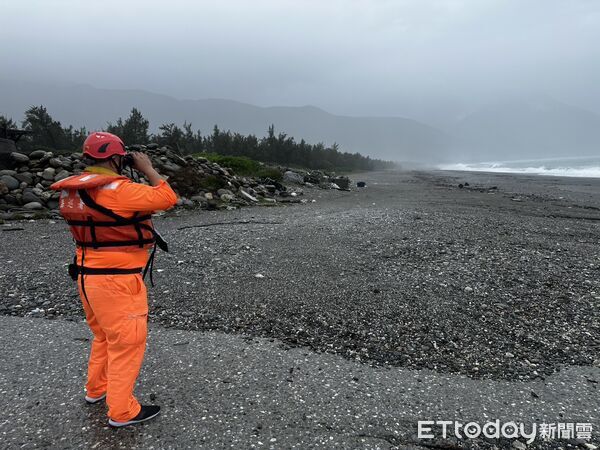 ▲▼鳳凰颱風漸接近,花蓮沿海地區風浪已明顯增強。(圖/記者王兆麟翻攝,下同)