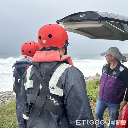 ▲▼鳳凰颱風漸接近,花蓮沿海地區風浪已明顯增強。(圖/記者王兆麟翻攝,下同)