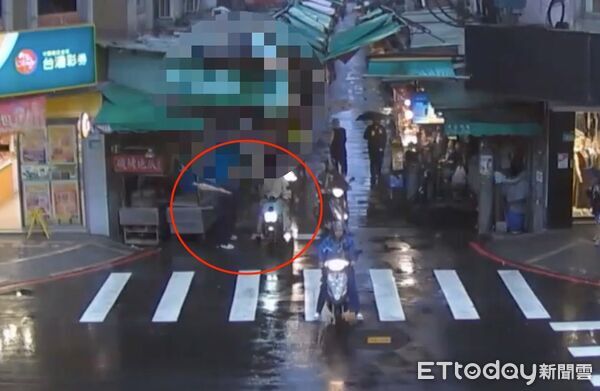 ▲▼監視器拍下陳男對賴姓女騎士施暴 。(圖/記者陳以昇翻攝)