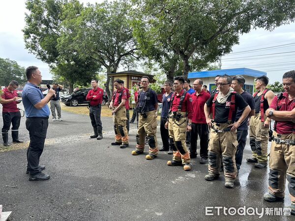 ▲南消一大隊白河分隊與美雅家具辦理火災搶救演練,強化員工應變能力。(記者林東良翻攝,下同)