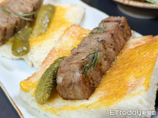 ▲吃得到fumée招牌鵪鶉蛋、雞頸肉串燒 inari居酒屋推特別企劃。(圖/記者黃士原攝)