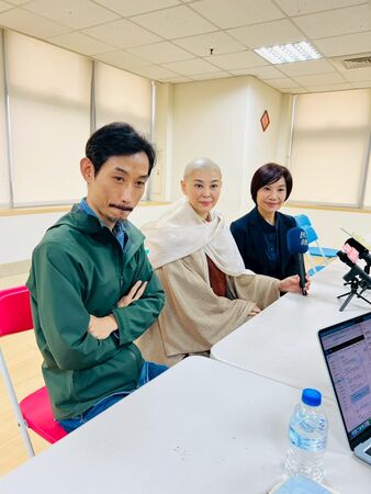 ▲方馨為戲落髮。(圖/民視提供)