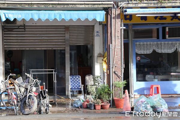 ▲▼蘇澳淹水已退,店家擺設物或住家家俱受損嚴重。(圖/記者游芳男翻攝,下同)
