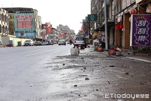▲▼蘇澳淹水已退,店家擺設物或住家家俱受損嚴重。(圖/記者游芳男翻攝,下同)