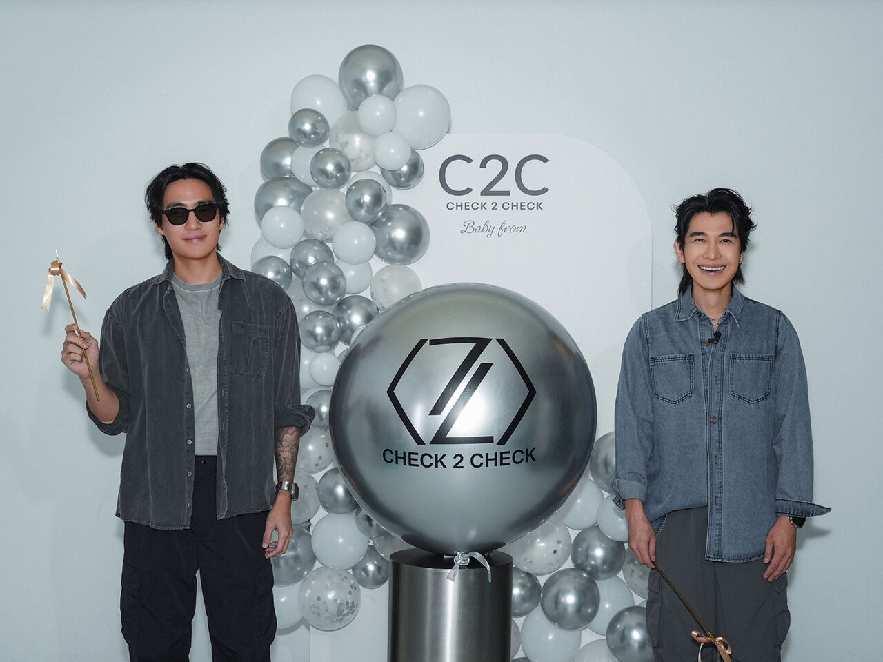 ▲▼網紅CEO森田攜手「最帥營運長」VIc陳雋希為「愛的結晶」新款雨衣舉辦性別趴!。(圖/快電商提供)