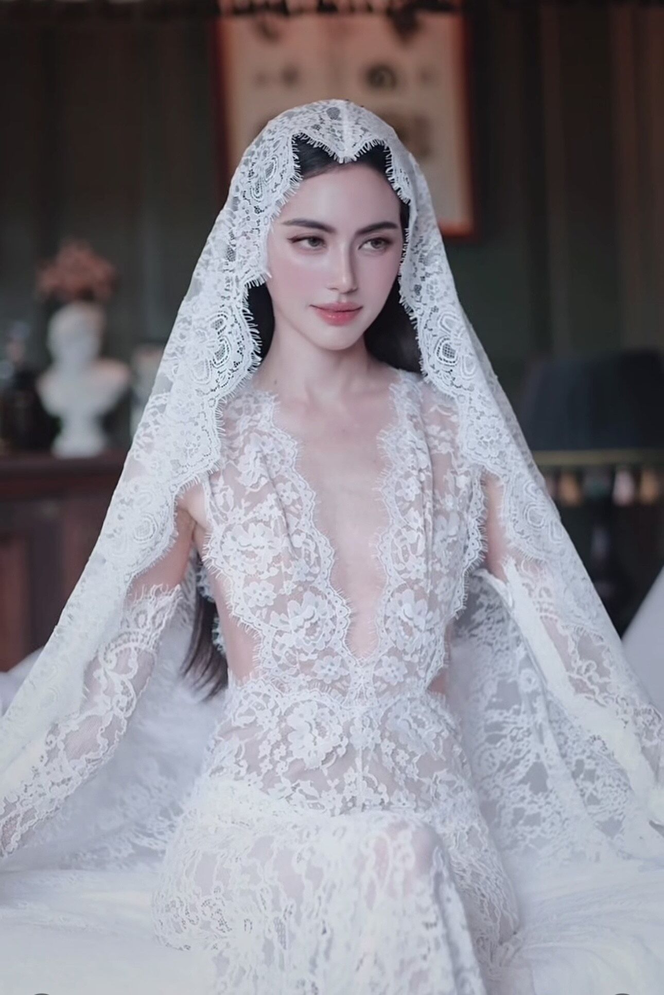 ▲▼ 泰國第一神顏婚紗照 。(圖/翻攝IG)