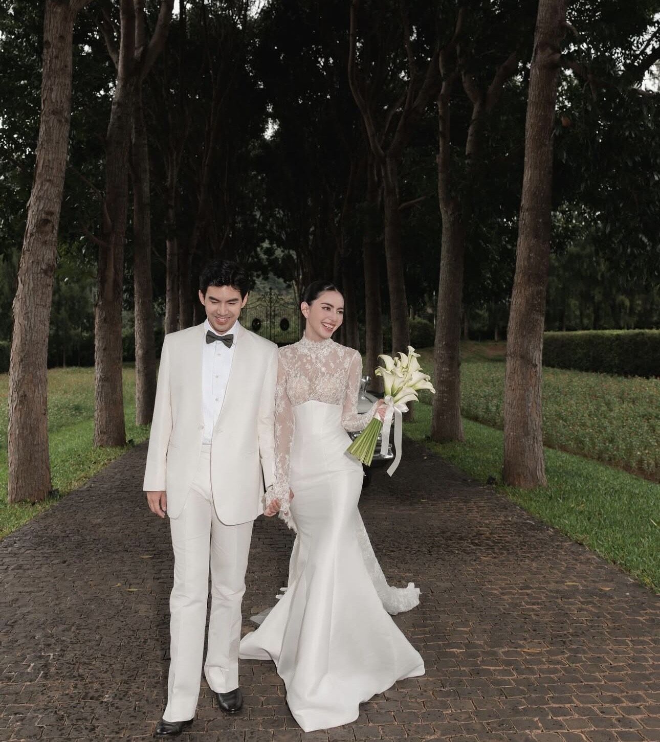 ▲▼ 泰國第一神顏婚紗照 。(圖/翻攝IG)