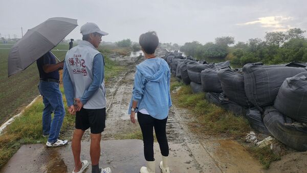 ▲▼陳亭妃留台南勘災、辦公室主任到黨中央登記。(圖/陳亭妃辦公室提供)