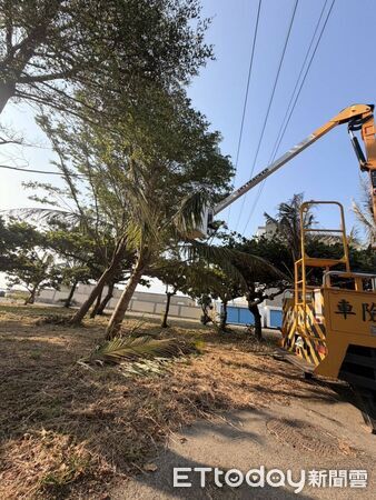 ▲台電台南區處成立災害應變中心,全力防範鳳凰颱風影響供電安全。(記者林東良翻攝,下同)