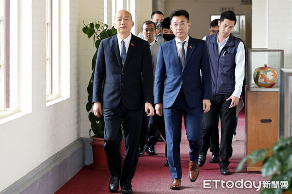 ▲韓國瑜、江啟臣12日接受媒體聯訪。(圖/記者陳煥丞攝)