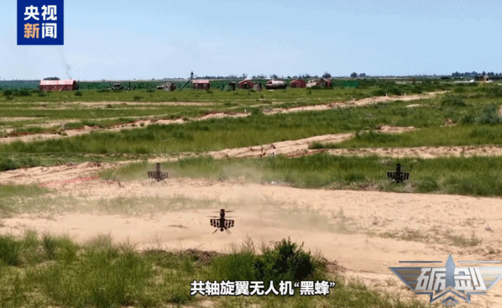 ▲共軸旋翼無人機「黑蜂」,主要任務是投擲手榴彈打擊機槍掩體(圖/翻攝央視)