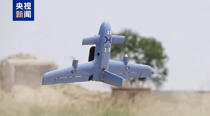 ▲ 垂直起降固定翼無人機「飛蛙」,主要負責區域偵察與監視,兼顧打擊能力。(圖/翻攝央視)