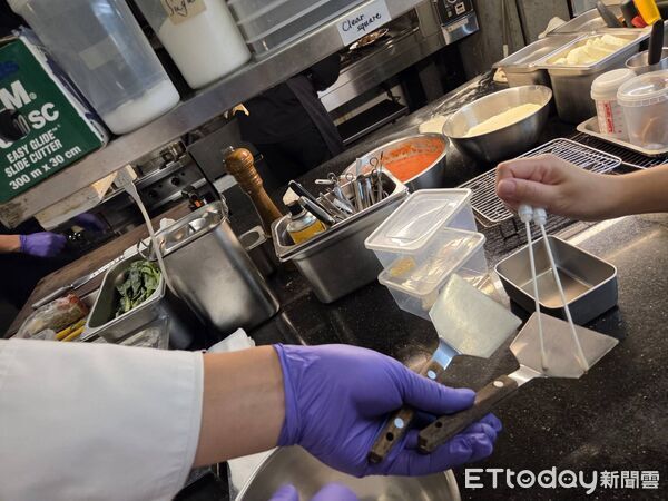 北市米其林指南餐廳「老烤箱義式披薩餐酒」傳出疑似食物中毒。(圖/北市衛生局提供)