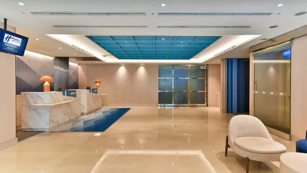 ▲台北車站智選假日酒店,五月家青旅北車館。(圖/業者提供)