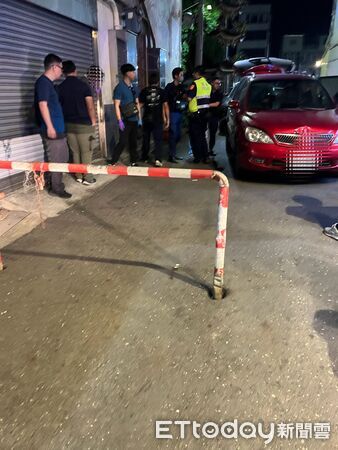 ▲台南麻豆區新樓醫院停車場清晨驚傳槍響,警方封鎖現場採證,循線將30多歲涉案姓男子逮捕送辦。(記者林東良翻攝,下同)