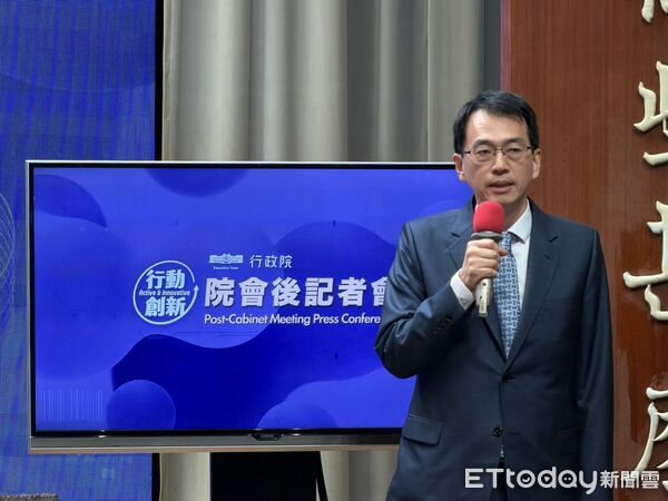 ▲▼金管會銀行局長童政彰出席行政院會記者會。(圖/記者陳家祥攝)