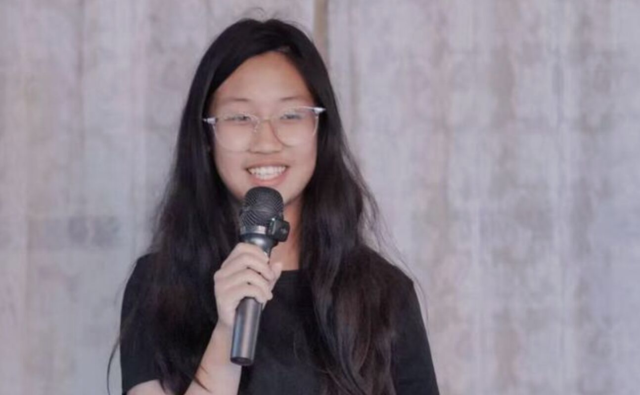 ▲王昊「葬禮」上,女兒親自在場致悼詞。(圖/翻攝極目新聞)