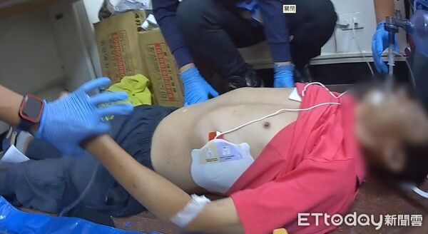▲仁德分隊與歸仁高級救護隊合力急救心肌梗塞患者成功恢復心跳。(記者林東良翻攝,下同)
