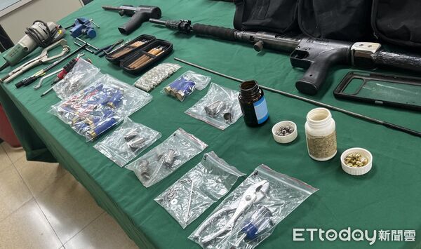 ▲▼蔡姓男子在橋頭區租下的一處農舍變身為「地下改槍工廠」遭警查獲,搜出槍彈和改造工具。(圖/記者吳世龍翻攝)