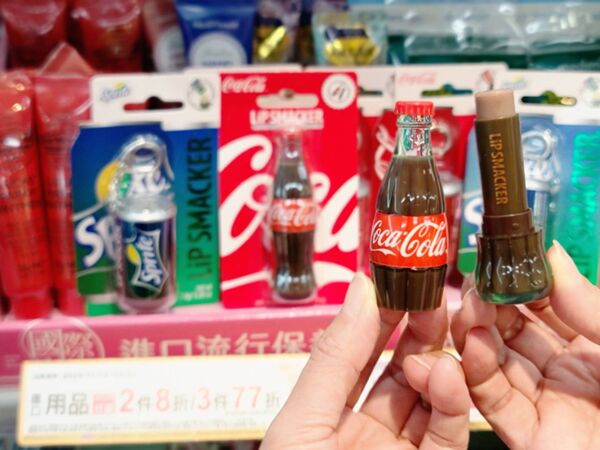 ▲▼7-ELEVEN 推薦大亨堡隱藏版創新吃法,加入可樂果、卡迪那隨手包,同步還有多款新品優惠。(圖/業者提供)