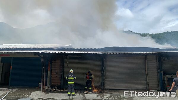 ▲台東知本民宅大火。(圖/記者楊晨東翻攝,下同)