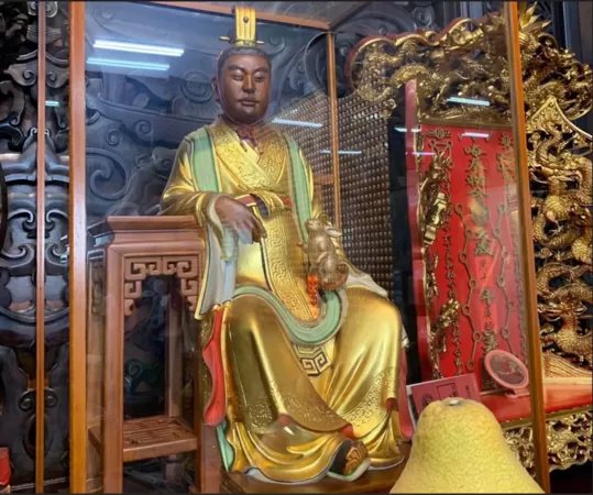 ▲臺南市下營九龍太子宮元辰殿《卯兔星君》被偷 。(圖/取自九龍太子宮臉書)