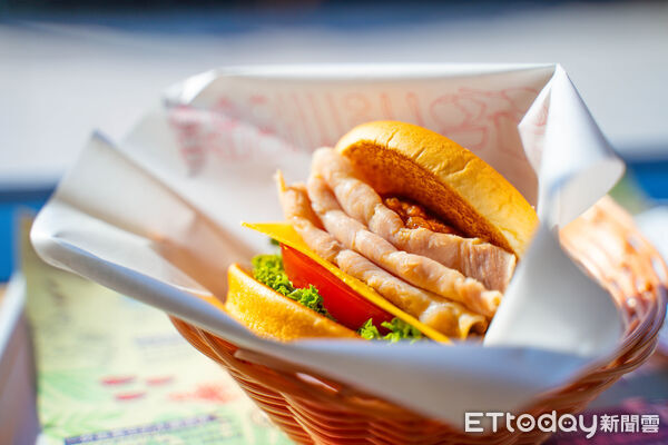 ▲▼摩斯漢堡開賣新品「台灣火雞堡」。(圖/業者提供)