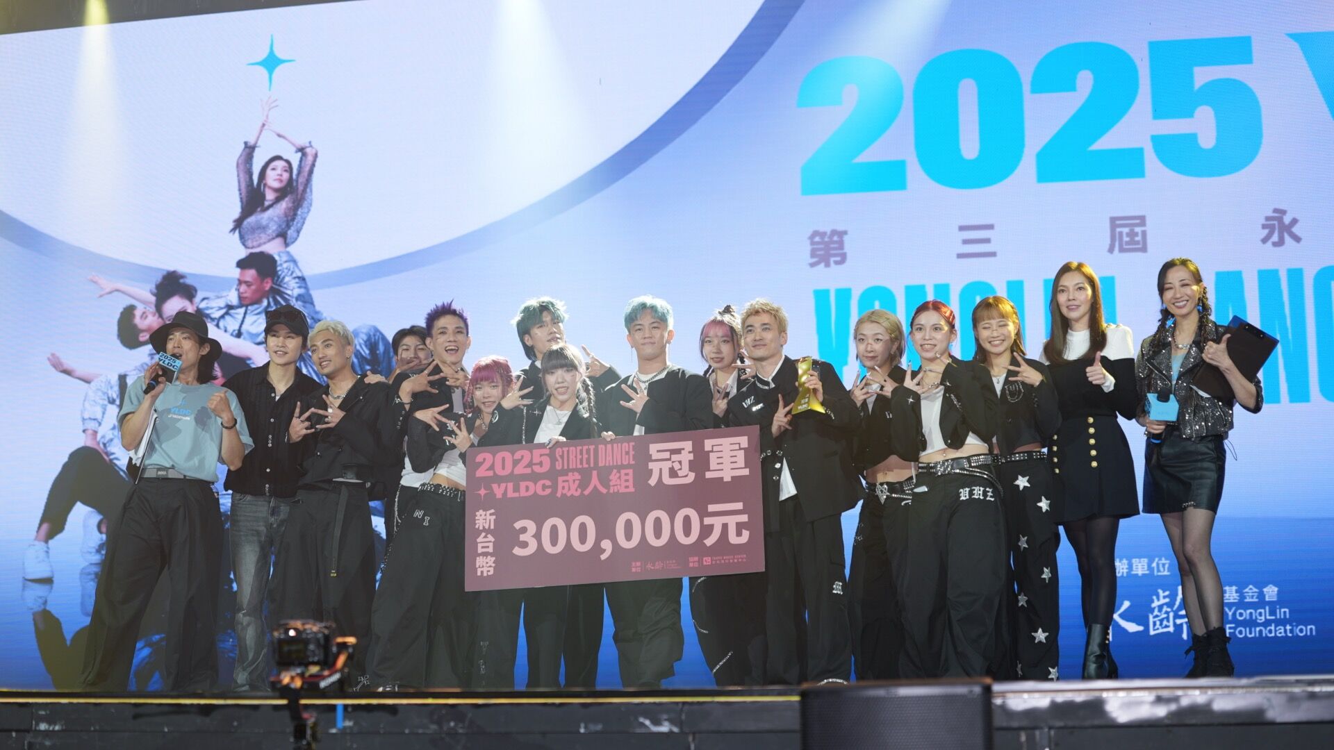 ▲▼曾馨瑩暖心主理「永齡銘馨盃」 。(圖/記者劉亮亨攝)