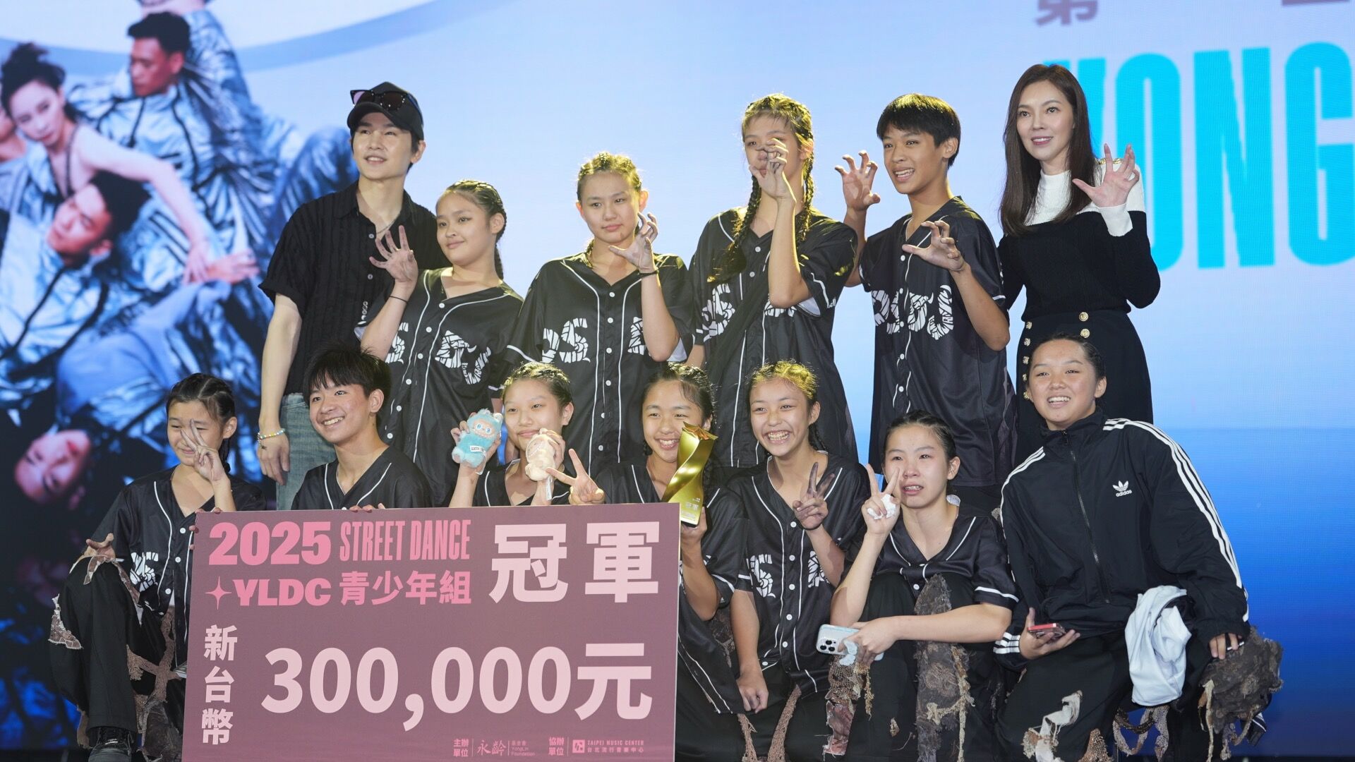 ▲▼曾馨瑩暖心主理「永齡銘馨盃」 。(圖/記者劉亮亨攝)