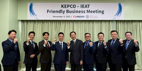 ▲考察團與韓國電力公社代表合影,深入了解韓國能源轉型與核能治理經驗。(圖/IEAT提供)