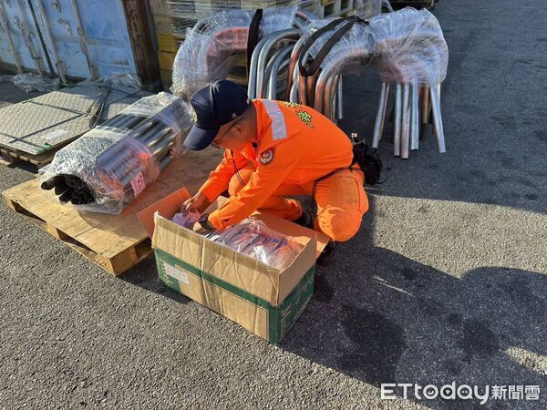 ▲▼ 海巡署金馬澎分署安檢時罕見查獲大陸農藥。(圖/記者林名揚翻攝,下同)