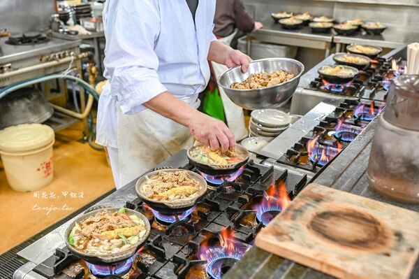 ▲▼五度入選日本烏龍麵百名店的燉內臟烏龍麵。(圖/部落客周花花提供)