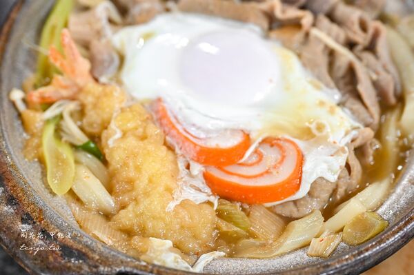 ▲▼五度入選日本烏龍麵百名店的燉內臟烏龍麵。(圖/部落客周花花提供)