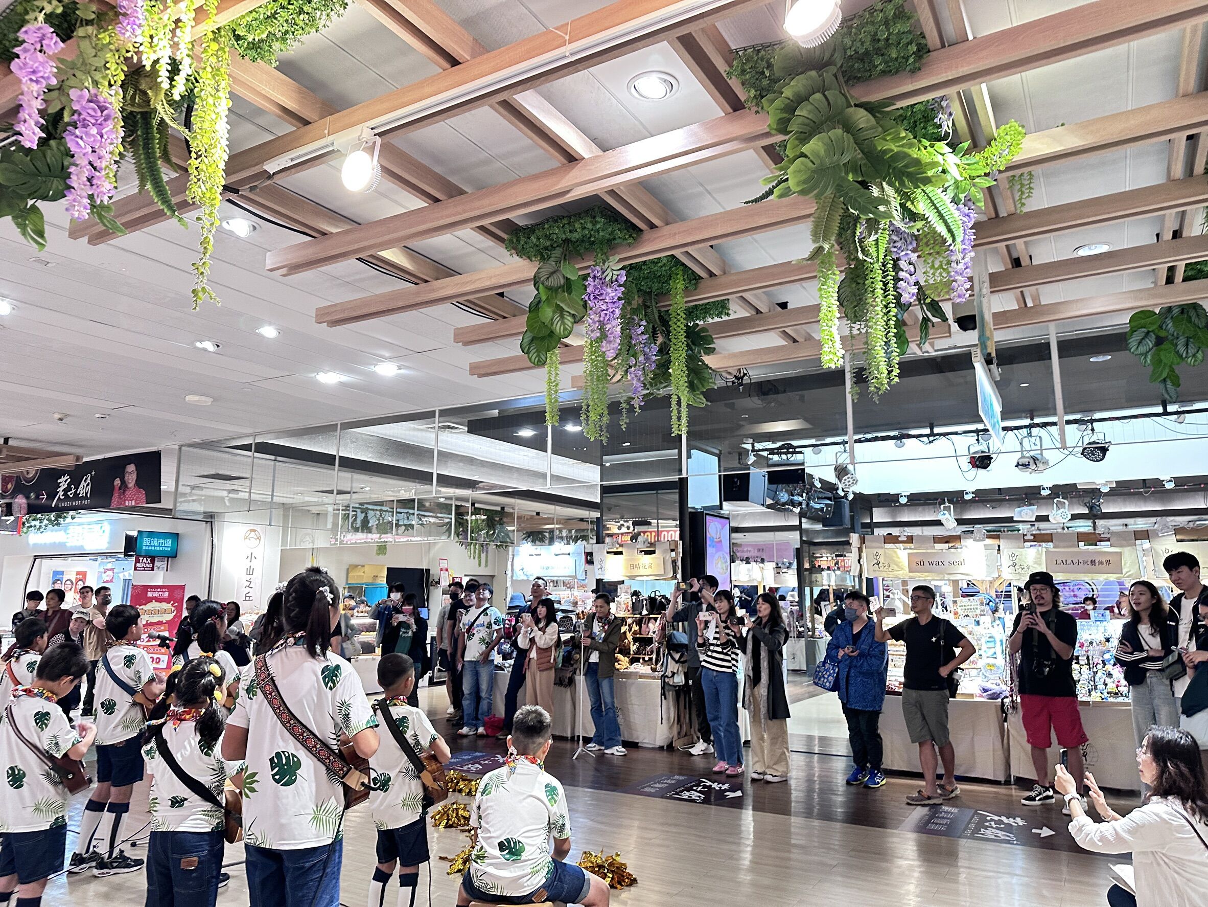 ▲▼東里國小學童「快閃東森廣場」以悠揚樂聲回饋社會。(圖/資料照)