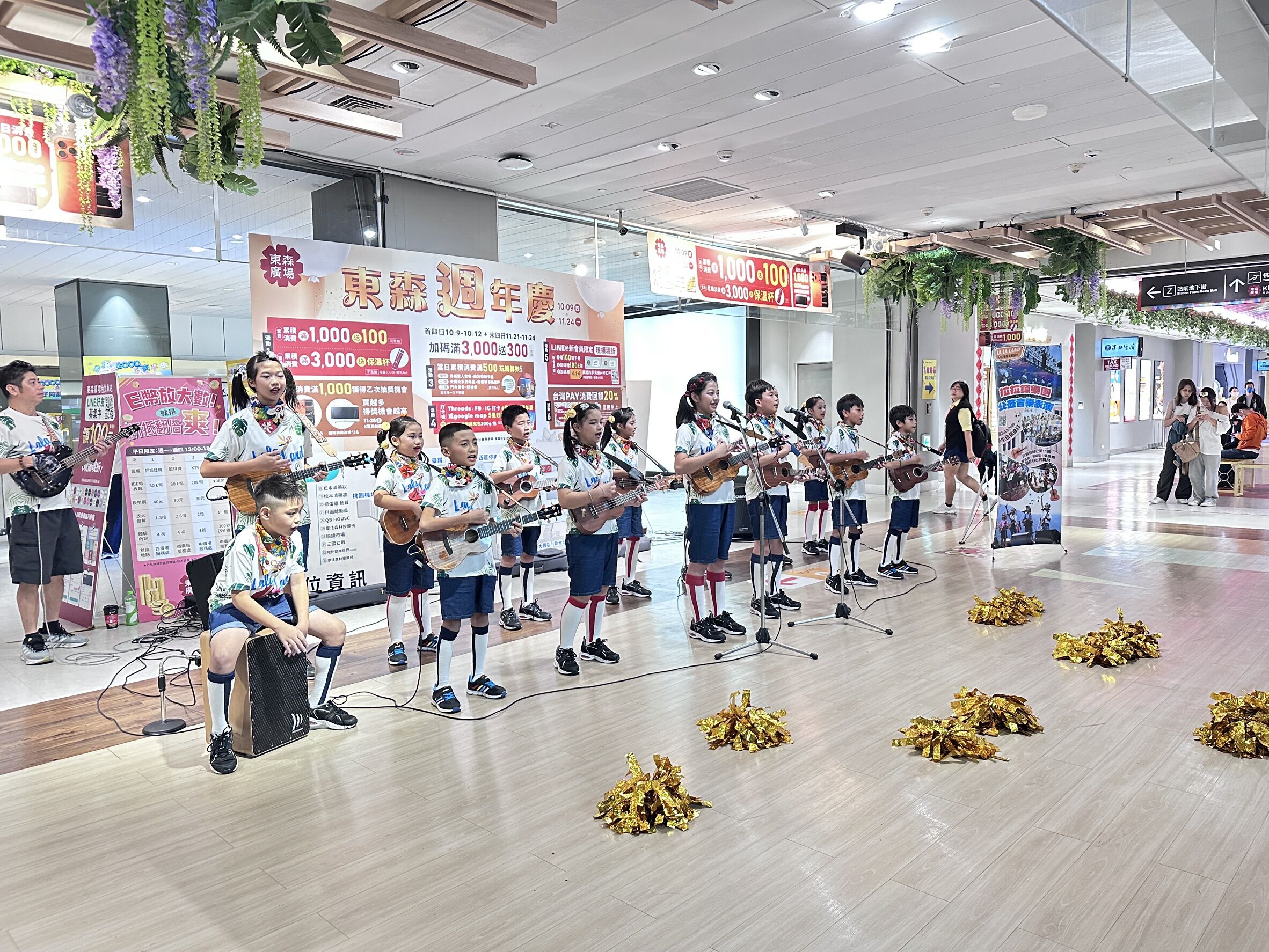 ▲▼東里國小學童「快閃東森廣場」以悠揚樂聲回饋社會。(圖/資料照)