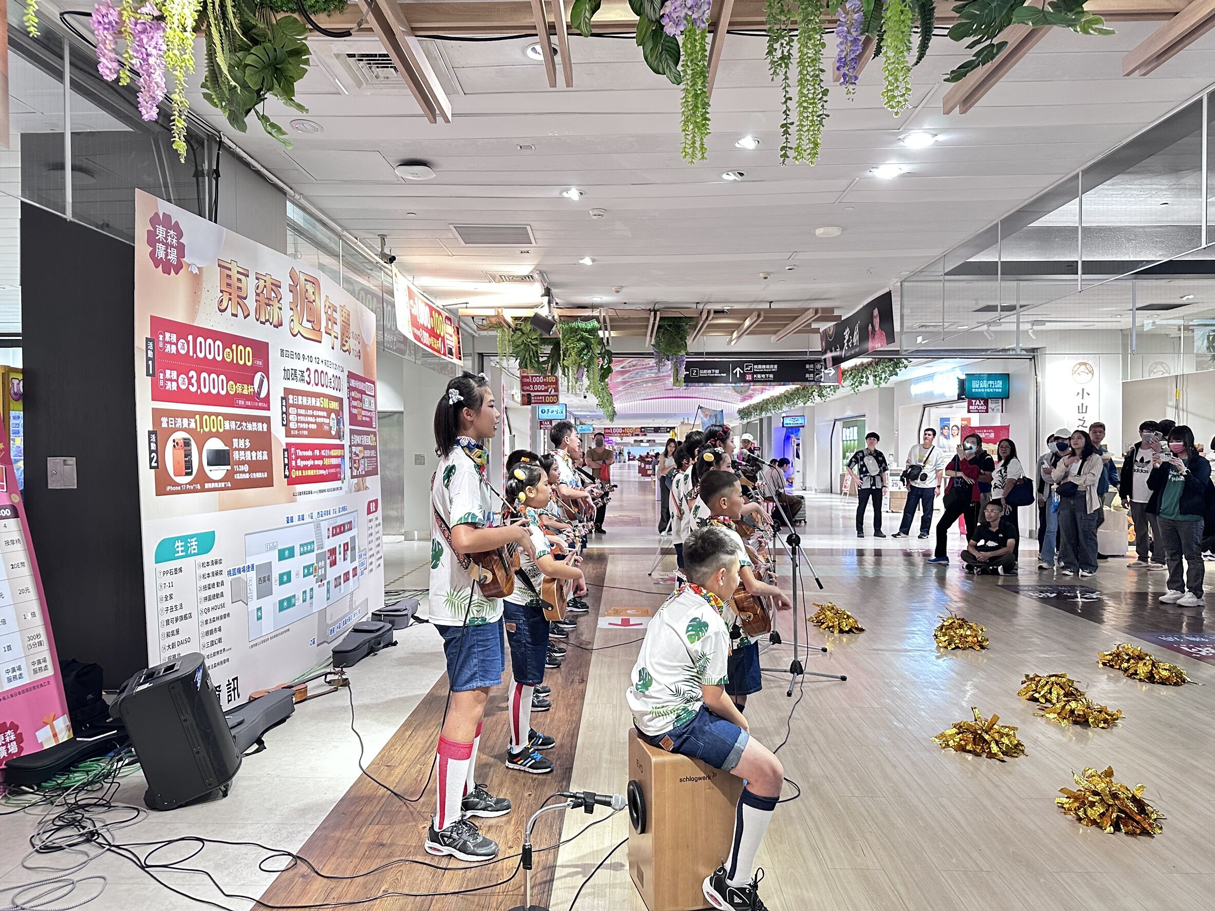 ▲▼東里國小學童「快閃東森廣場」以悠揚樂聲回饋社會。(圖/資料照)