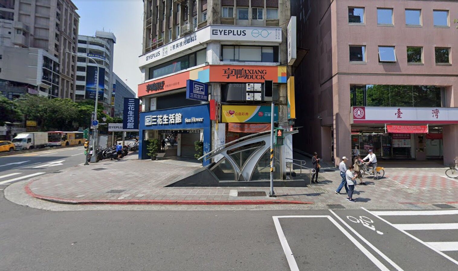 ▲▼飛來富龍泉彩卷行,北市大安區信義路二段98號。(圖/翻攝自Google Maps)